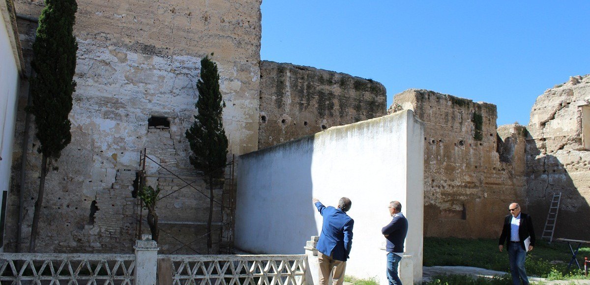 https://fuentesdeandalucia.org/wp-content/uploads/Visita-castillo-del-Hierro-tras-renui%C3%B3n-redu-4-1200x580.jpg